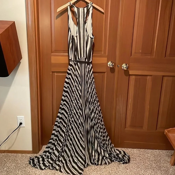 NWOT Parker woman’s long sundress in black and cream. - Picture 6 of 11